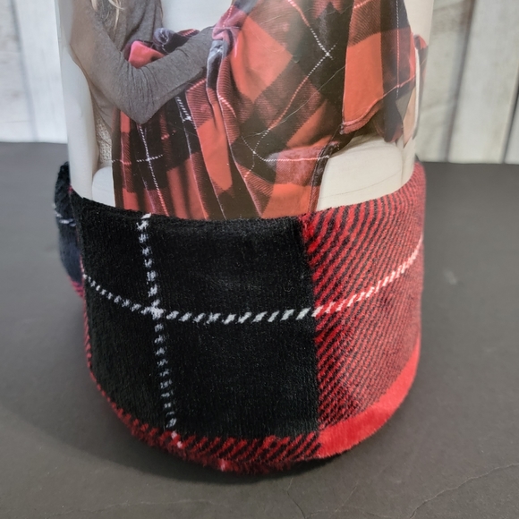 ClimateRight by Cuddl Duds Foot Pocket Plush Throw 50"x70", Red Plaid - Picture 4 of 6